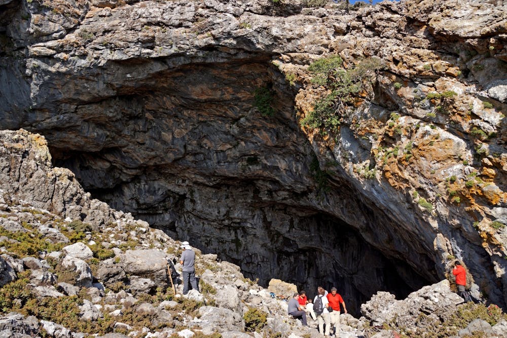 Πεζοπορία στο Νότιο Ψηλορείτη: Βοριζανό Φαράγγι, Καμαραϊκό Σπήλαιο, Οροπέδιο Νίδα (Pics) runbeat.gr
